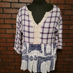 Hyku Anthropolgie Mixed Material Top.  Size Large.  Pit to Pit 20"